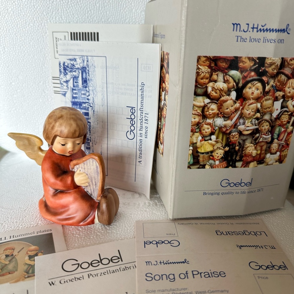 MJ Hummel “Song of Praise” 454 w/ box and certificate
